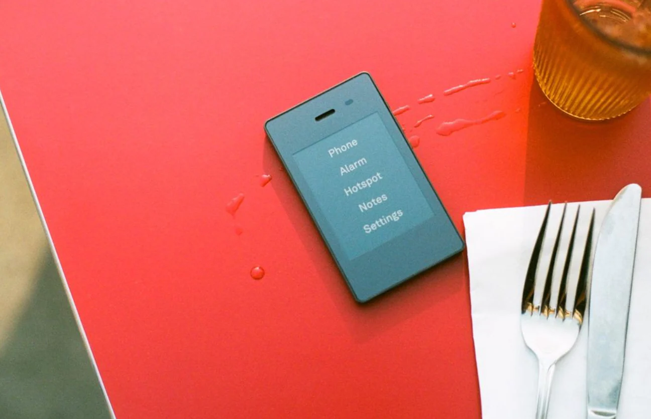 The Light Phone II - Image 11